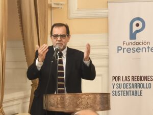 Robots humanoides en El Teniente y nuevas fundiciones: foro de Fundación Presente aborda desafíos de Codelco